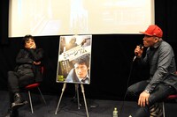 左から大友啓史、渡辺大智。