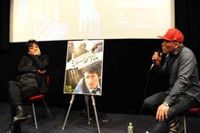 左から大友啓史監督、装飾の渡辺大智。