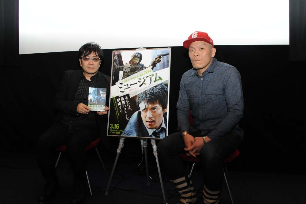 左から大友啓史、渡辺大智。
