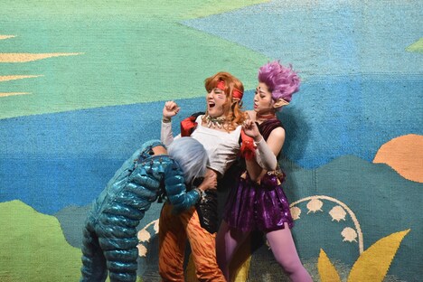 左よりYumi演じるフィッシュ・アイ、安藤千尋演じるタイガーズ・アイ、立道梨緒奈演じるホークス・アイ。幕間パフォーマンスが大人気。