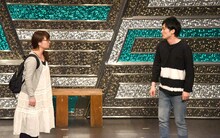 コントを披露する相席スタート。