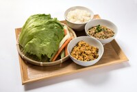 「レタスにくるんですっごいヘルシー」