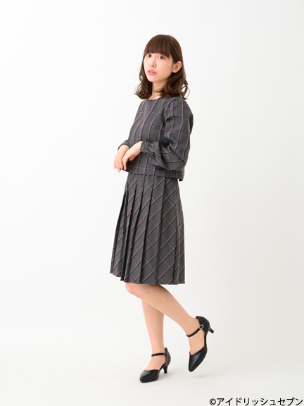 「TRIGGER リボン付きドッキングワンピース」着用画像