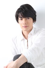 曇芭恋役の崎山つばさ。