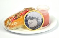 「補給係パクヤサの焼きそばパン イチゴオレ付き」