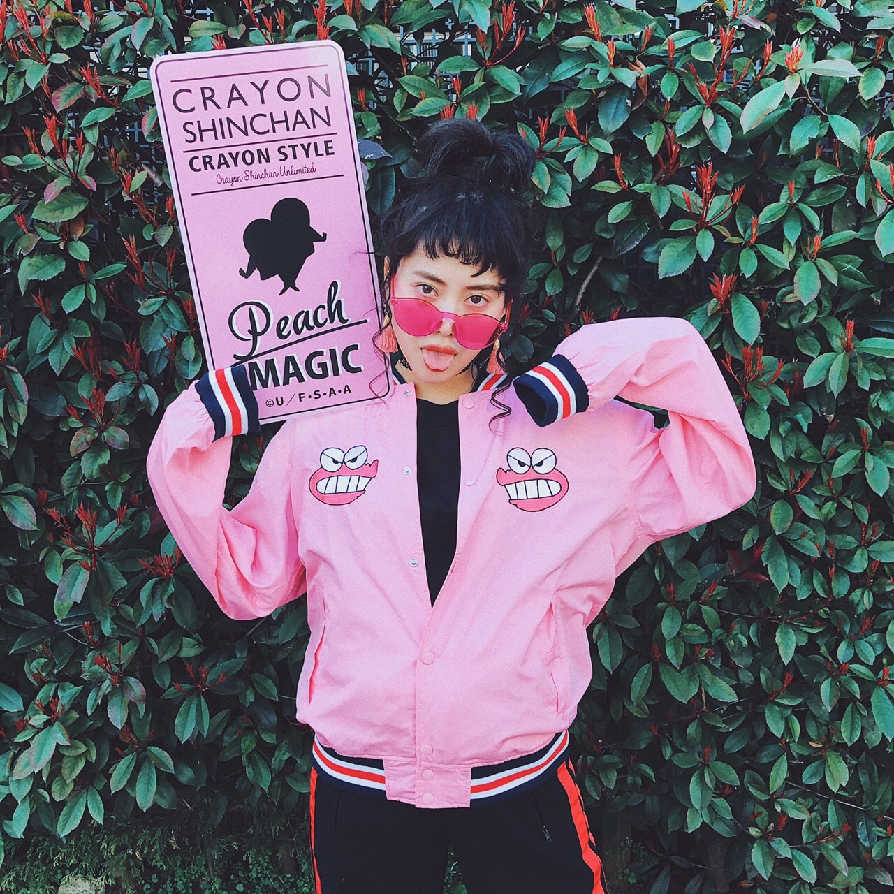 「CRAYON STYLE Dream Bus Stop」販売アイテムの着用画像。