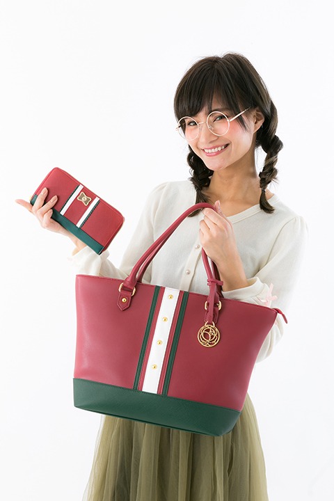姫宮アンシーモデルのバッグの着用画像。