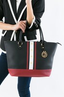 天上ウテナモデルのバッグの着用画像。