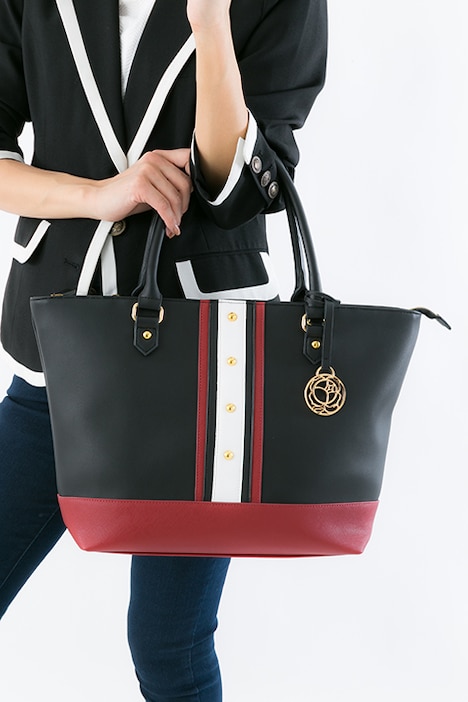 天上ウテナモデルのバッグの着用画像。