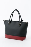 天上ウテナモデルのバッグ。