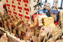 物販の様子。 (c)池田理代子プロダクション