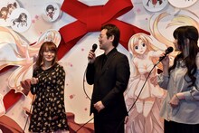 左から高倉有加、赤松健、佐藤利奈。