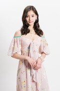 開菜々果役の新木優子。