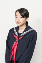 鈴村みどり役の武田玲奈。