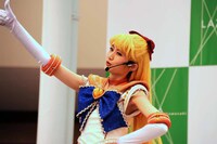 セーラーヴィーナス役の長谷川里桃。