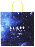 店頭でコラボ商品を購入した人にプレゼントされる、オリジナルデザインのショッピングバッグ