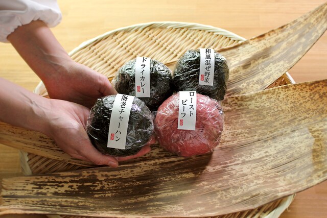 かむげんで提供される「千矢のお昼ごはんおにぎり！」。