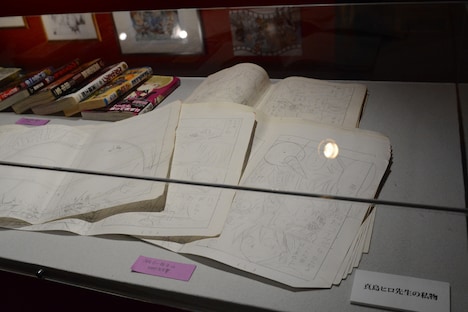 真島ヒロの私物。「RAVE一話ネーム もはや古文書」という説明は真島の手書き。