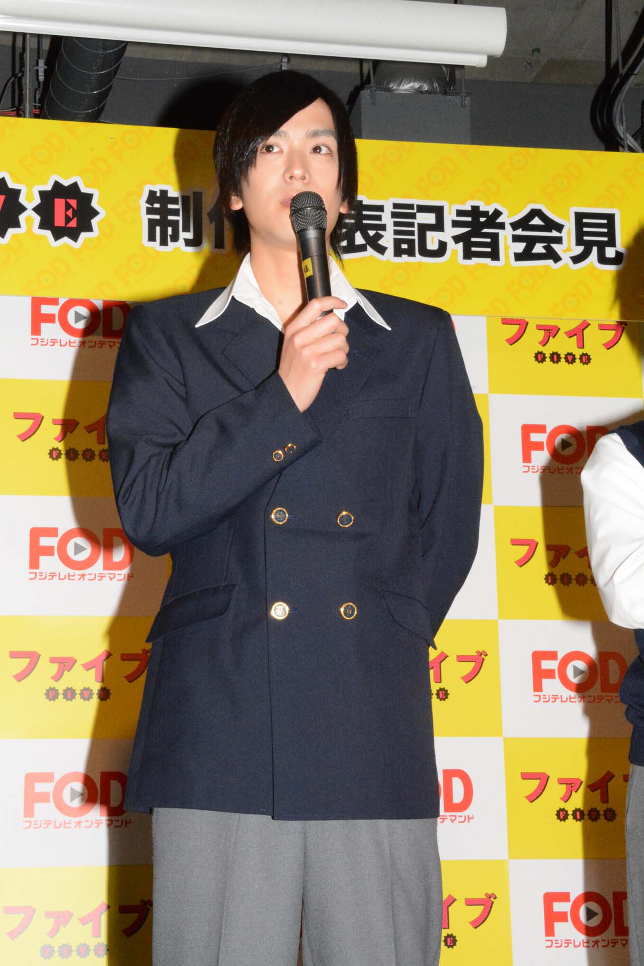 左から松岡広大、佐藤流司、黒羽麻璃央。 - 「ファイブ」ドラマ化会見