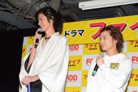 左から根岸拓哉、松岡広大。