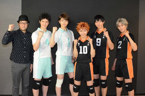 左からウォーリー木下、岩泉一役の小波津亜廉、及川徹役の遊馬晃祐、日向翔陽役の須賀健太、影山飛雄役の木村達成、菅原孝支役の猪野広樹。