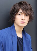 金木研役の松田凌。