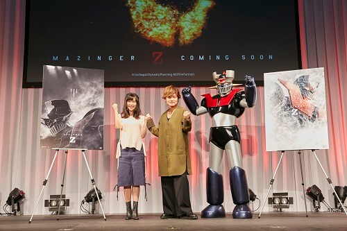 「『劇場版マジンガーZ（仮題）』起動記念イベント」より、左から茅野愛衣、森久保祥太郎とマジンガーZ。