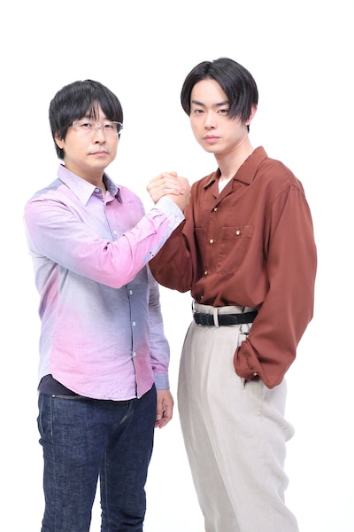 左から古屋兎丸、菅田将暉。撮影／長谷部英明