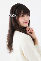 和泉一織モデルのバレッタの着用例。