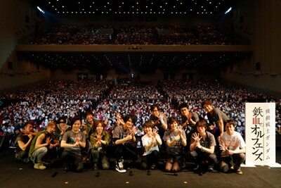 イベント「機動戦士ガンダム 鉄血のオルフェンズ THE LAST FLAG」の様子。「6」のポーズは「視聴率、夢の6パーセント」を意味したもの。