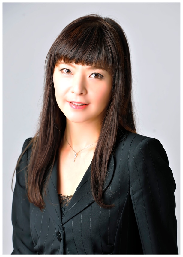 面影玲子役の彩輝なお。