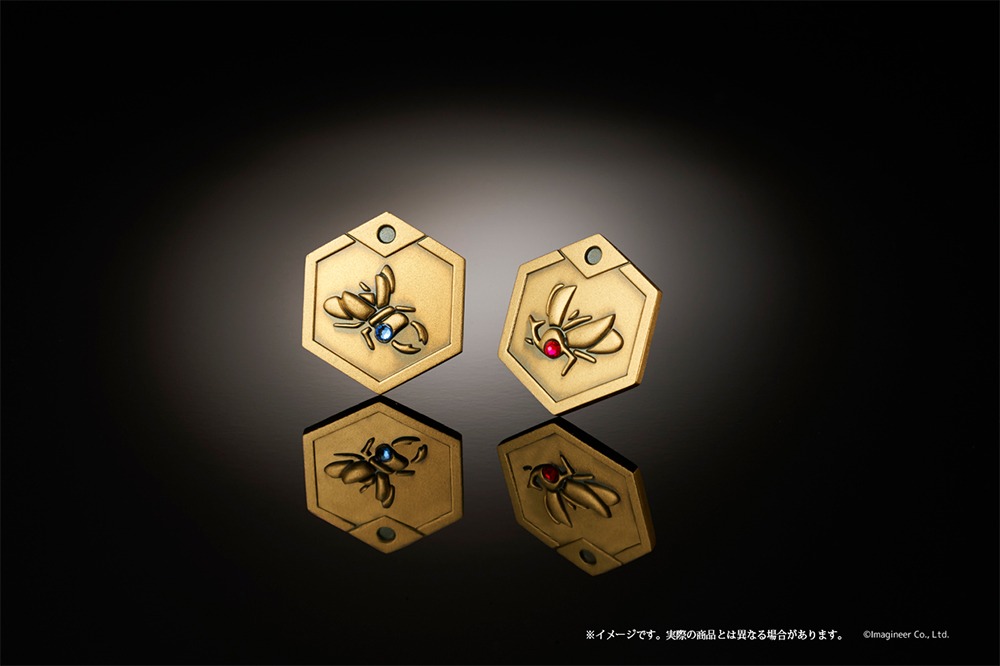 「メダロット20周年記念シリアルナンバープレート入り　1/1スケールカブト・クワガタメダルセット」