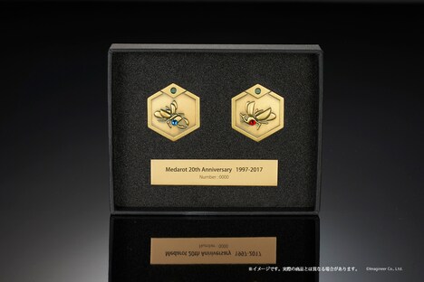 「メダロット20周年記念シリアルナンバープレート入り　1/1スケールカブト・クワガタメダルセット」