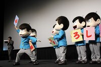 目立とうとするカラ松。