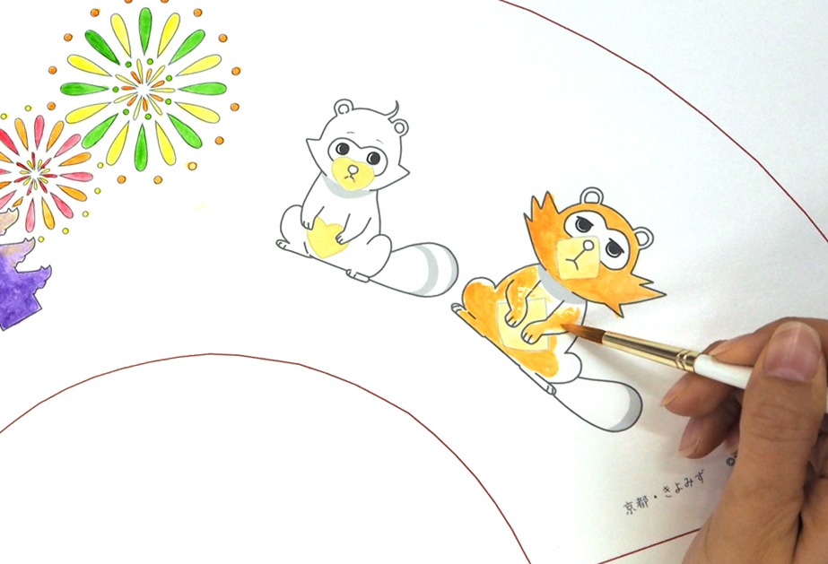 「京扇子絵付け体験」のイメージ。