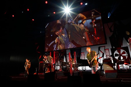 シークレットゲストとして登場したSPYAIR。