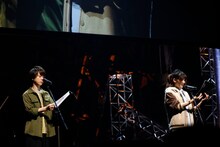 左から三日月・オーガス役の河西健吾、アトラ・ミクスタ役の金元寿子。