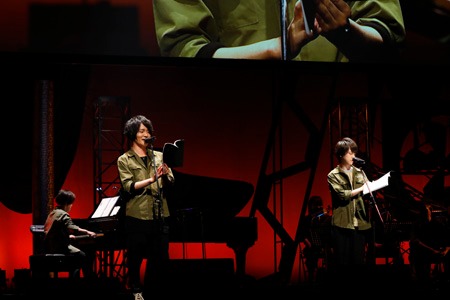 左からオルガ・イツカ役の細谷佳正、三日月・オーガス役の河西健吾。