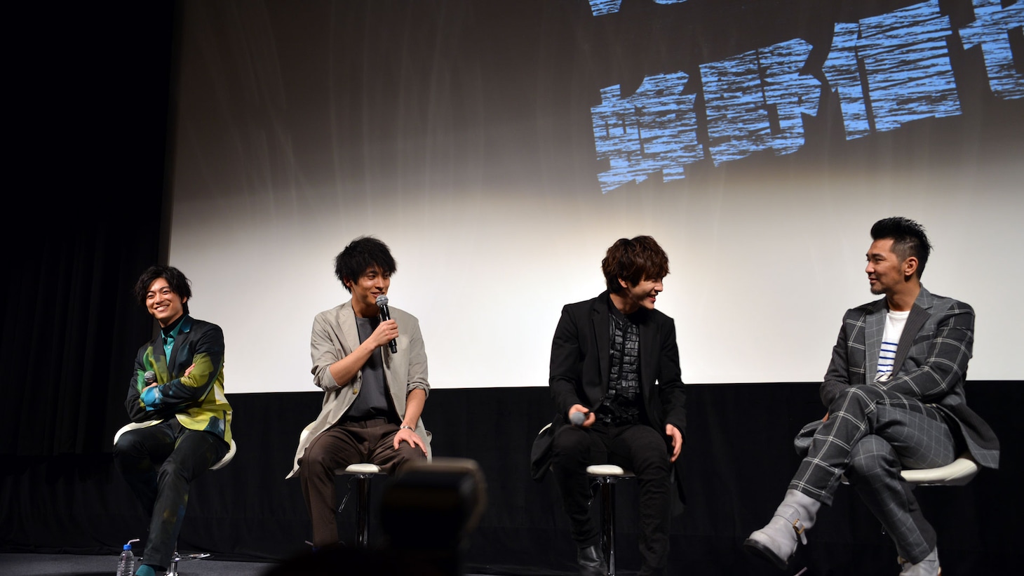 平埜の「チューしていいですか」発言に、照れるユナク。