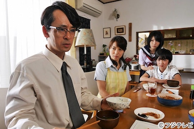 「世にも奇妙な物語'17春の特別編」より、「しりとり家族」。