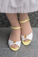 「アンジェリッククラウンモデル サンダル」の着用例。