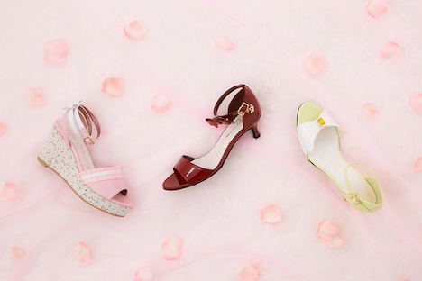 「カードキャプターさくら」をモチーフにしたサンダル。