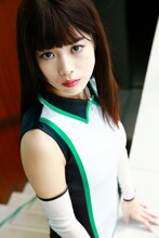 美来の衣装を着用した馬場ふみか。撮影：中山雅文