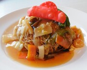 コラボメニュー「おそ松お兄ちゃんの特製あんかけ焼きそば」 ※イメージ