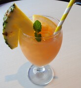 コラボメニュー「十四松とハッスル！グレープルーツジュース」 ※イメージ