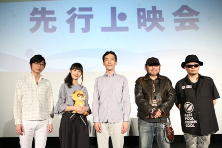 左から間島淳司、能登麻美子、森見登美彦、吉原正行監督、milktubのボーカル・bamboo。
