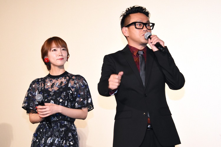 左から吉岡里帆、宮川大輔。