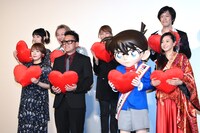 劇場版「名探偵コナン から紅の恋歌（からくれないのラブレター）」の初日舞台挨拶の様子。