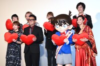 劇場版「名探偵コナン から紅の恋歌（からくれないのラブレター）」の初日舞台挨拶の様子。