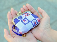 格子柄セットのがまぐち。